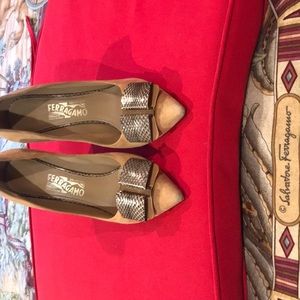 Salvatore Ferragamo Women’s Suede pumps